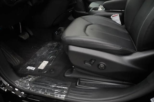 2027 Chrysler Pacifica Select AWD