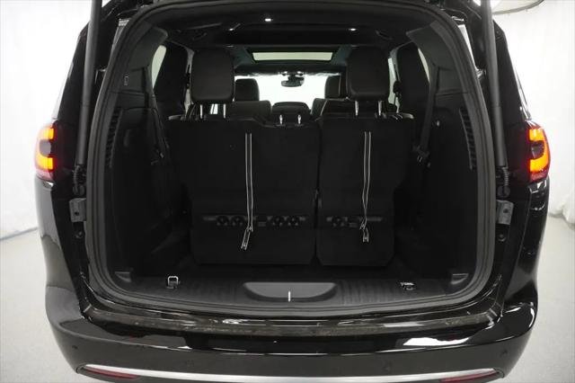 2027 Chrysler Pacifica Select AWD
