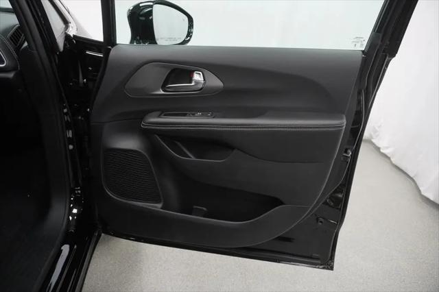2027 Chrysler Pacifica Select AWD