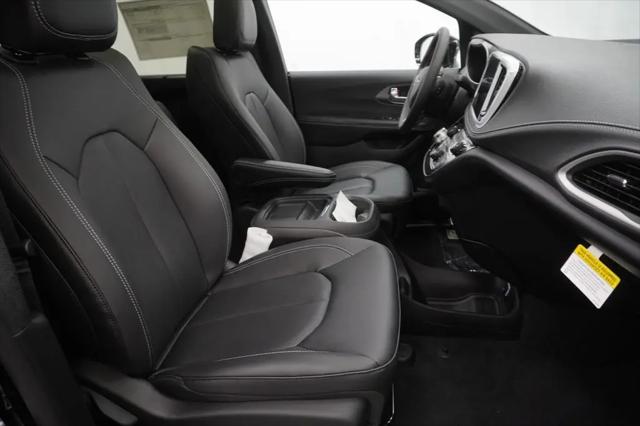 2027 Chrysler Pacifica Select AWD