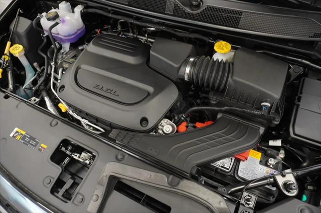 2027 Chrysler Pacifica Select AWD