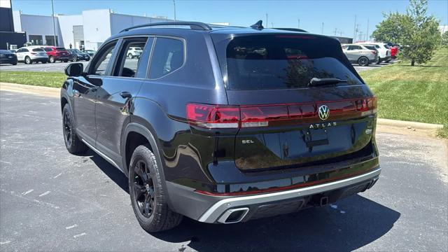 2024 Volkswagen Atlas 2.0T Peak Edition SEL