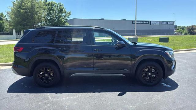 2024 Volkswagen Atlas 2.0T Peak Edition SEL