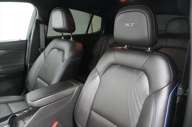 2025 Buick NV Sport Touring FWD