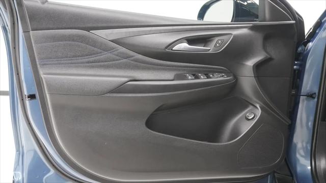 2025 Buick NV Sport Touring FWD