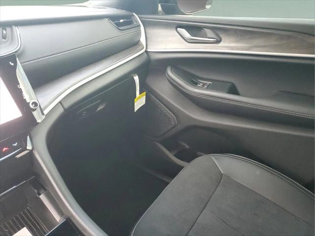 2026 Jeep Grand Cherokee L Altitude 4x2