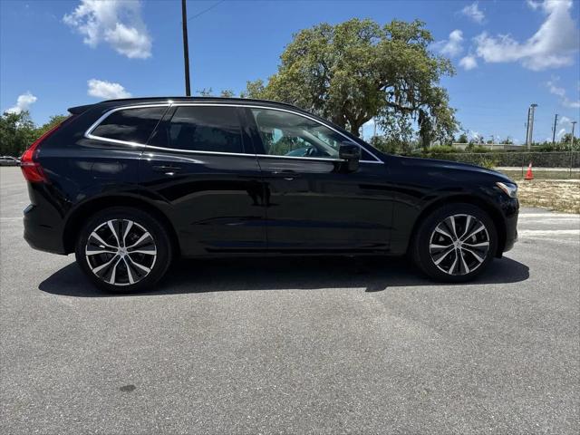 2022 Volvo XC60 B5 Momentum