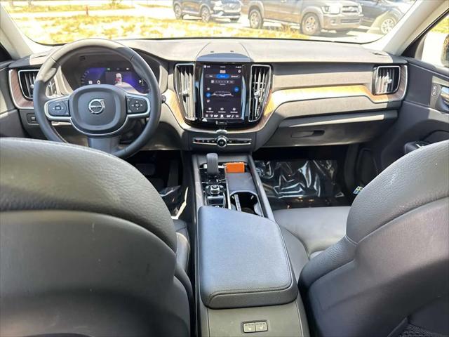 2022 Volvo XC60 B5 Momentum