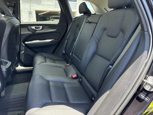 2022 Volvo XC60 B5 Momentum