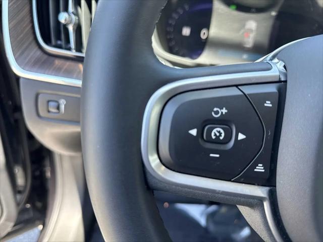 2022 Volvo XC60 B5 Momentum