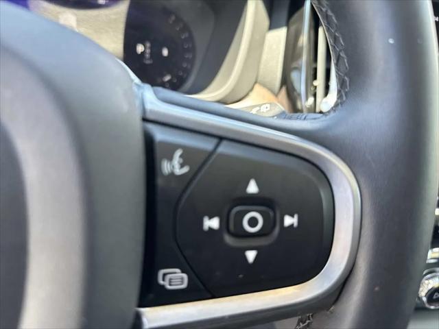 2022 Volvo XC60 B5 Momentum