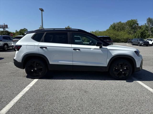 2026 Volkswagen Taos SE Black