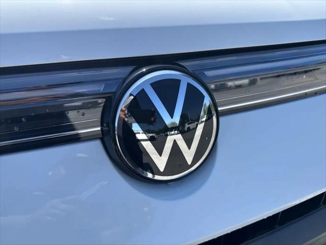 2026 Volkswagen Taos SE Black