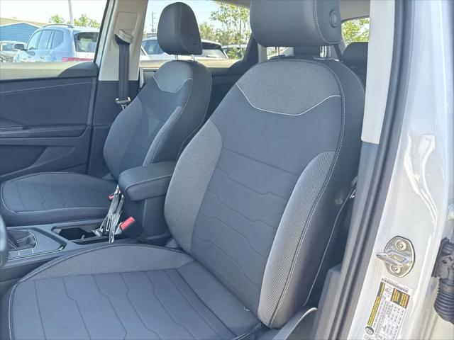 2026 Volkswagen Taos SE Black