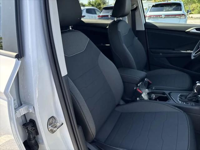 2026 Volkswagen Taos SE Black