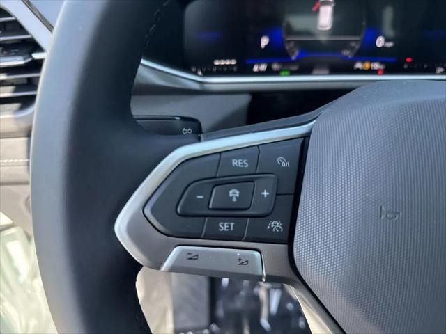 2026 Volkswagen Taos SE Black