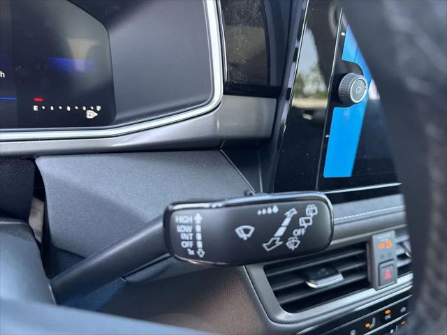 2026 Volkswagen Taos SE Black