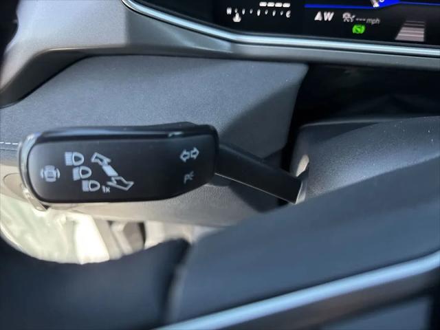 2026 Volkswagen Taos SE Black