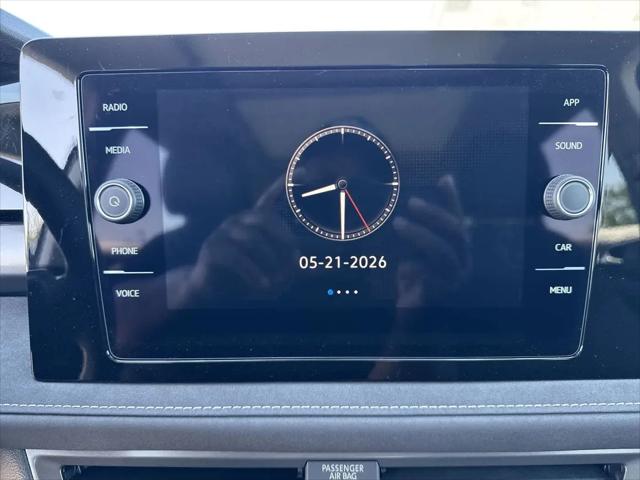 2026 Volkswagen Taos SE Black