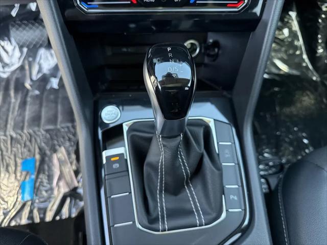 2026 Volkswagen Taos SE Black