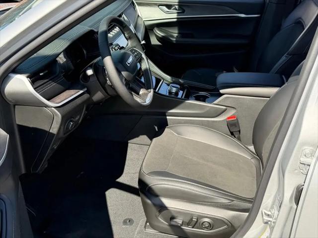 2026 Jeep Grand Cherokee Altitude 4x2