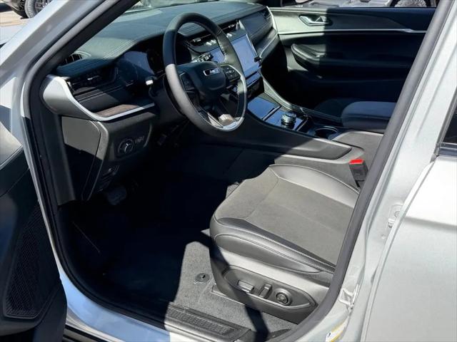 2026 Jeep Grand Cherokee Altitude 4x2
