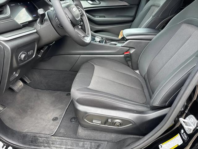 2024 Jeep Grand Cherokee Laredo 4x4