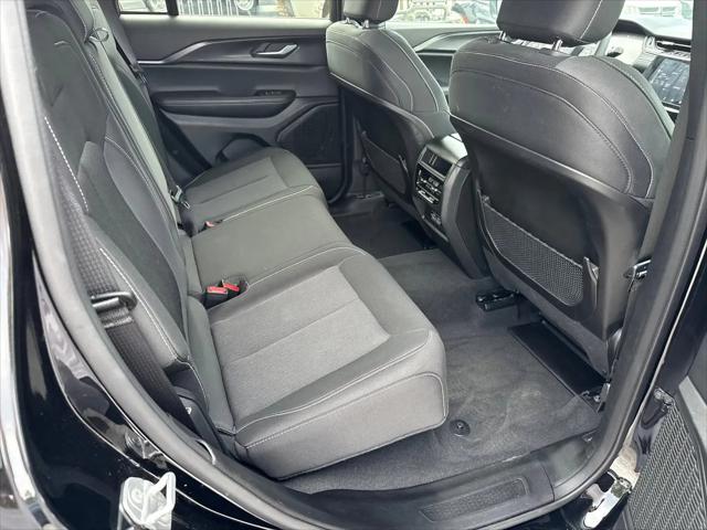 2024 Jeep Grand Cherokee Laredo 4x4