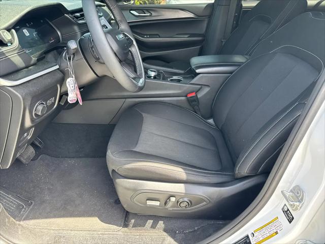 2025 Jeep Grand Cherokee L Laredo X 4x4