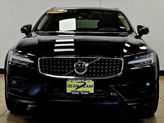 2024 Volvo V60 Cross Country B5 Plus