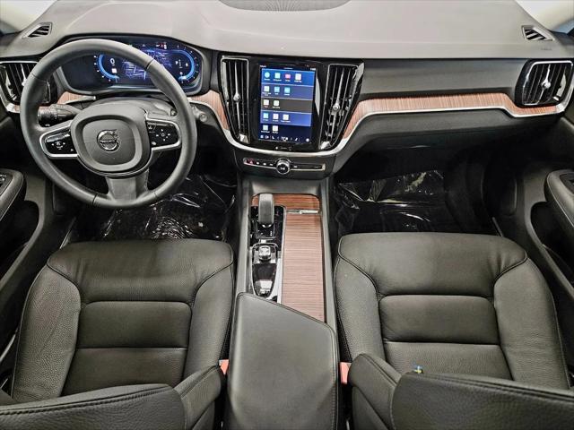2024 Volvo V60 Cross Country B5 Plus