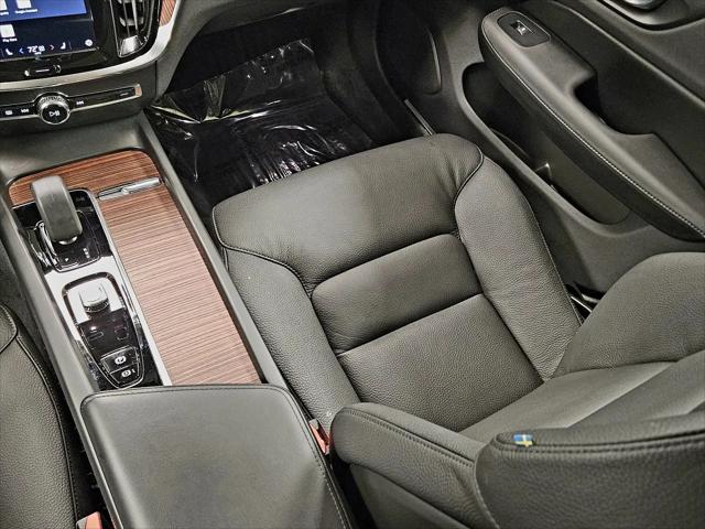 2024 Volvo V60 Cross Country B5 Plus