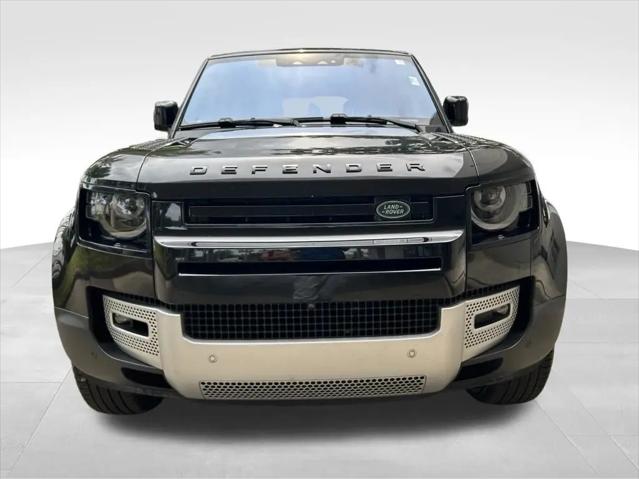 2025 Land Rover Defender 110 P300
