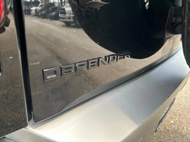 2025 Land Rover Defender 110 P300