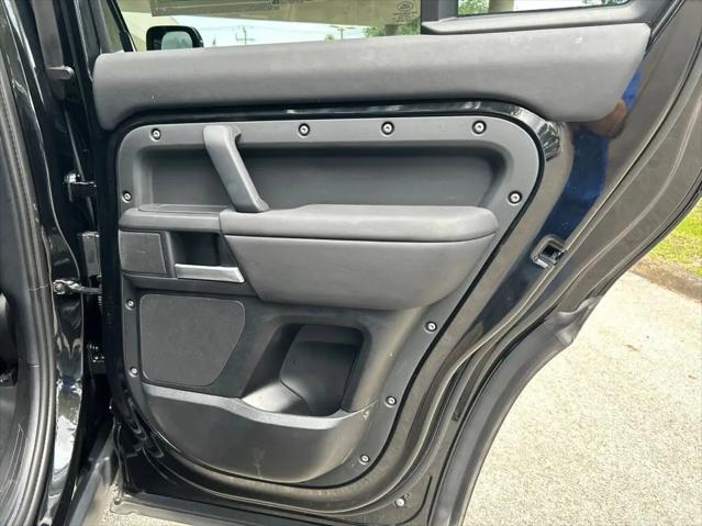 2025 Land Rover Defender 110 P300