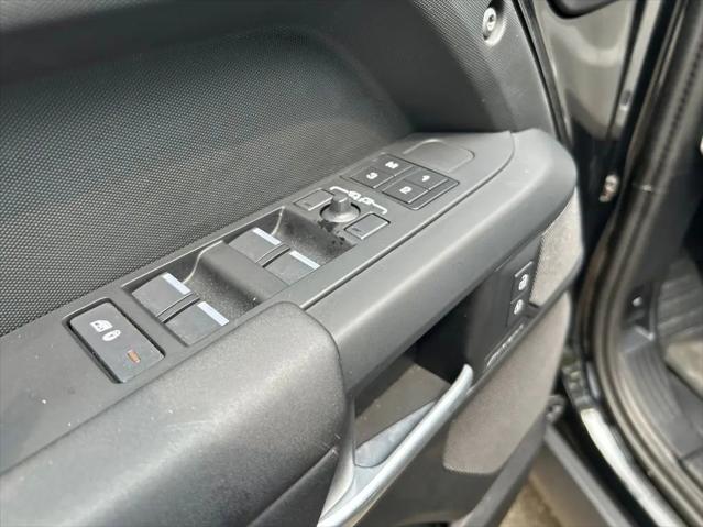 2025 Land Rover Defender 110 P300
