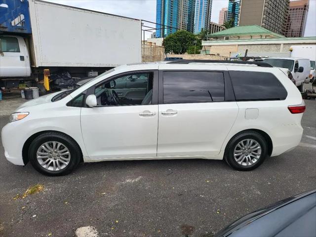 2017 Toyota Sienna XLE 8 Passenger