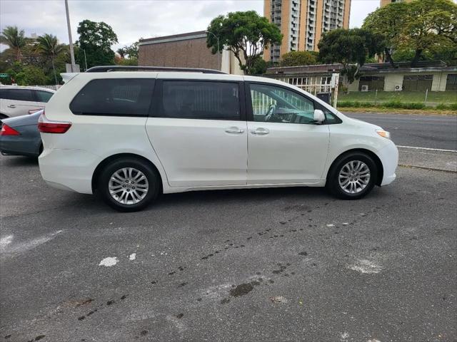 2017 Toyota Sienna XLE 8 Passenger