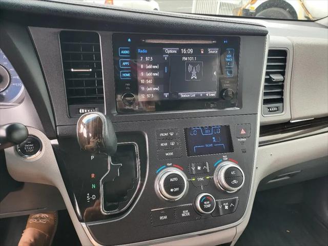 2017 Toyota Sienna XLE 8 Passenger