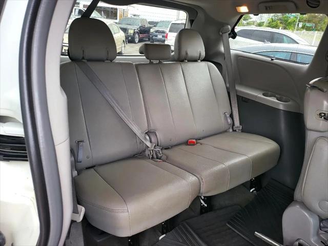 2017 Toyota Sienna XLE 8 Passenger