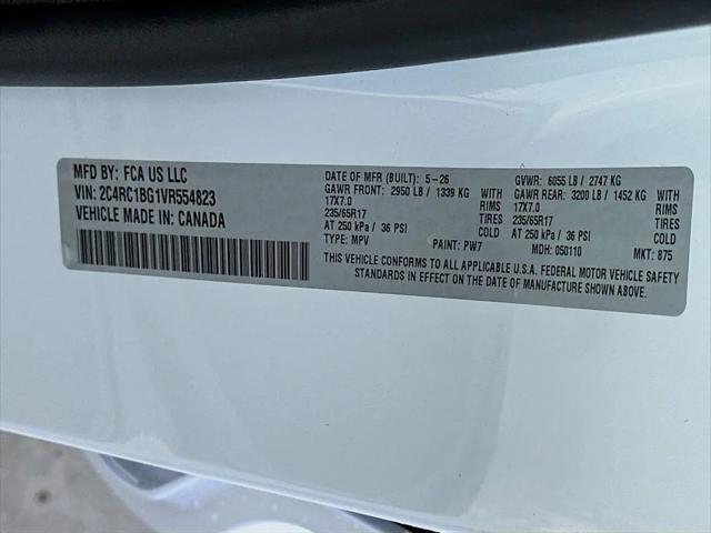 2027 Chrysler Pacifica Select