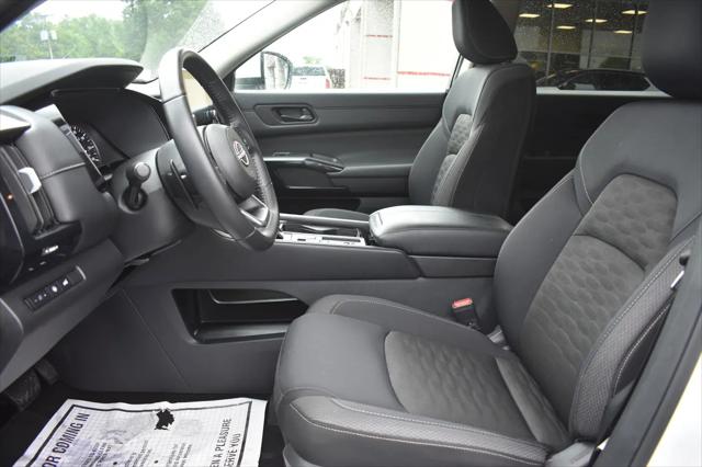 2025 Nissan Pathfinder SV FWD