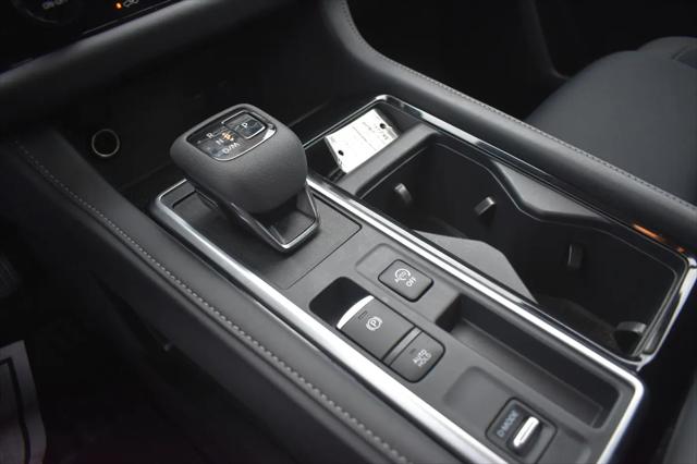 2025 Nissan Pathfinder SV FWD