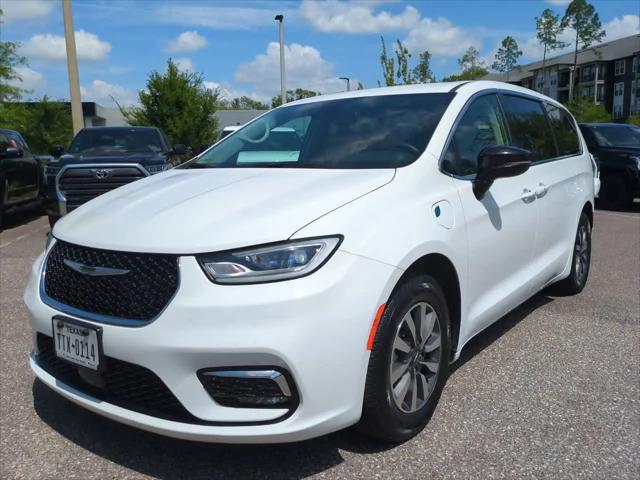 2024 Chrysler Pacifica Hybrid Select