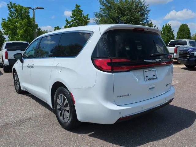 2024 Chrysler Pacifica Hybrid Select