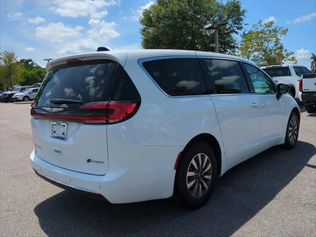 2024 Chrysler Pacifica Hybrid Select