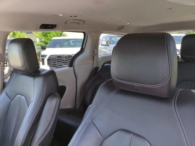 2024 Chrysler Pacifica Hybrid Select