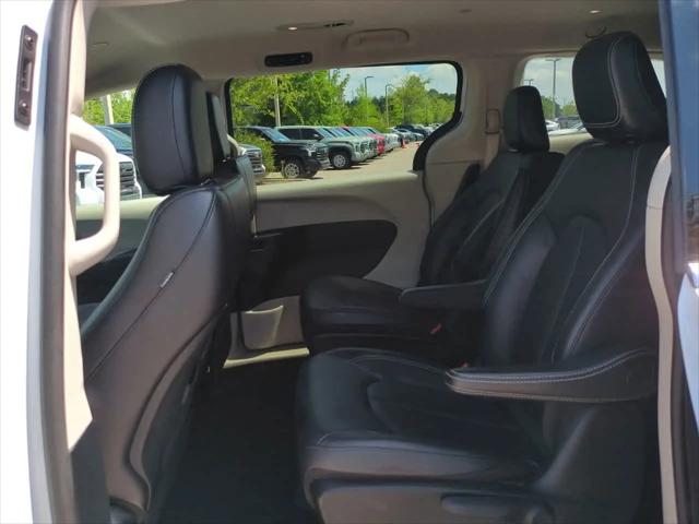2024 Chrysler Pacifica Hybrid Select