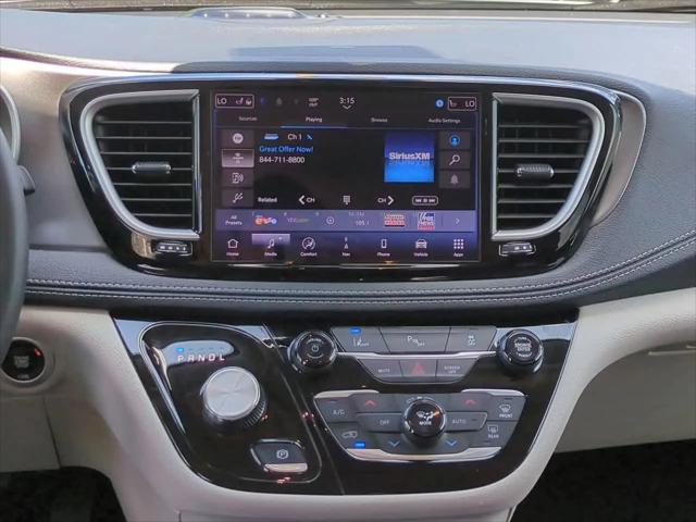 2024 Chrysler Pacifica Hybrid Select