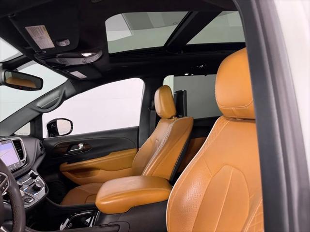 2023 Chrysler Pacifica Hybrid Pinnacle